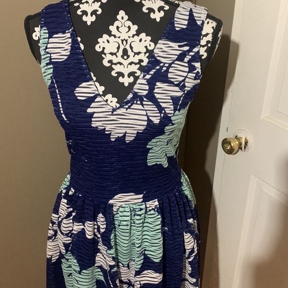Cute summer dress size medium navy w/mint and white - Picture 2 of 7